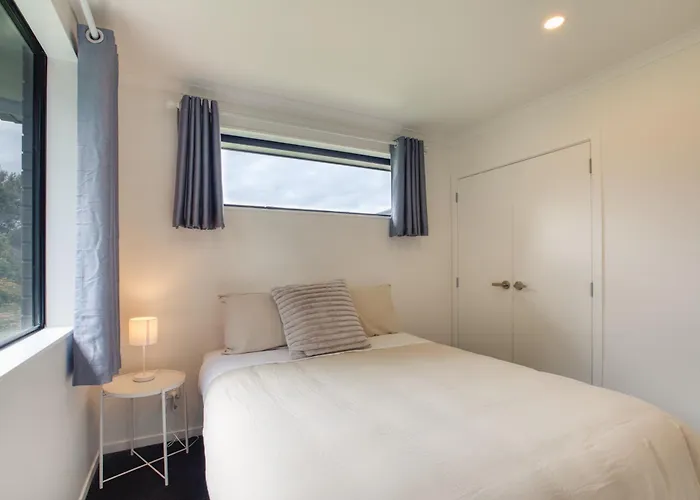 Stylish 4 Bedroom House Brand New In Ferienhaus