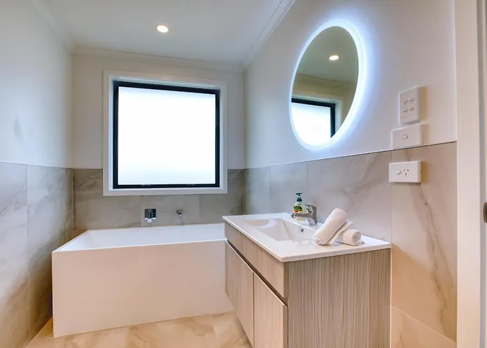 Stylish 4 Bedroom House Brand New In Ferienhaus