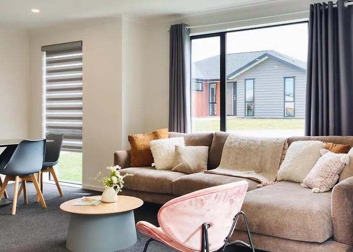 Stylish 4 Bedroom House Brand New In Ferienhaus Rotorua