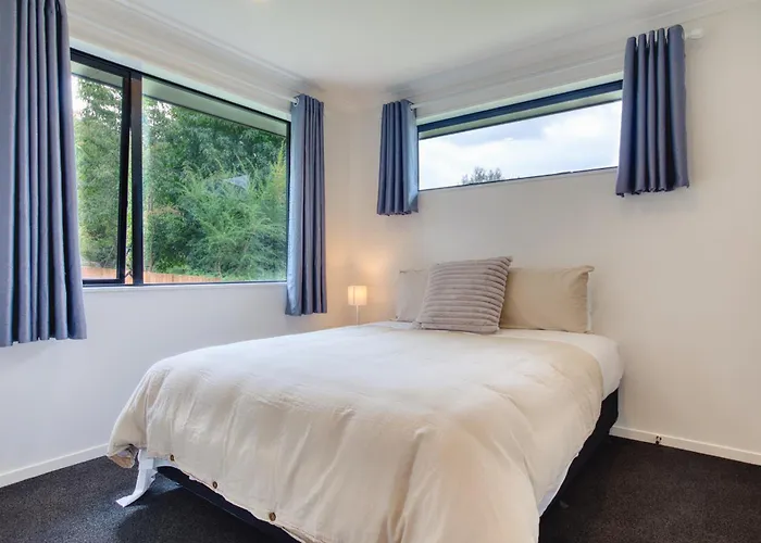 Stylish 4 Bedroom House Brand New In Ferienhaus *